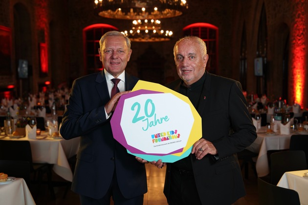 BRAWO GROUP übergibt 2.024.341 Euro Spende beim 30. RTL-Spendenmarathon